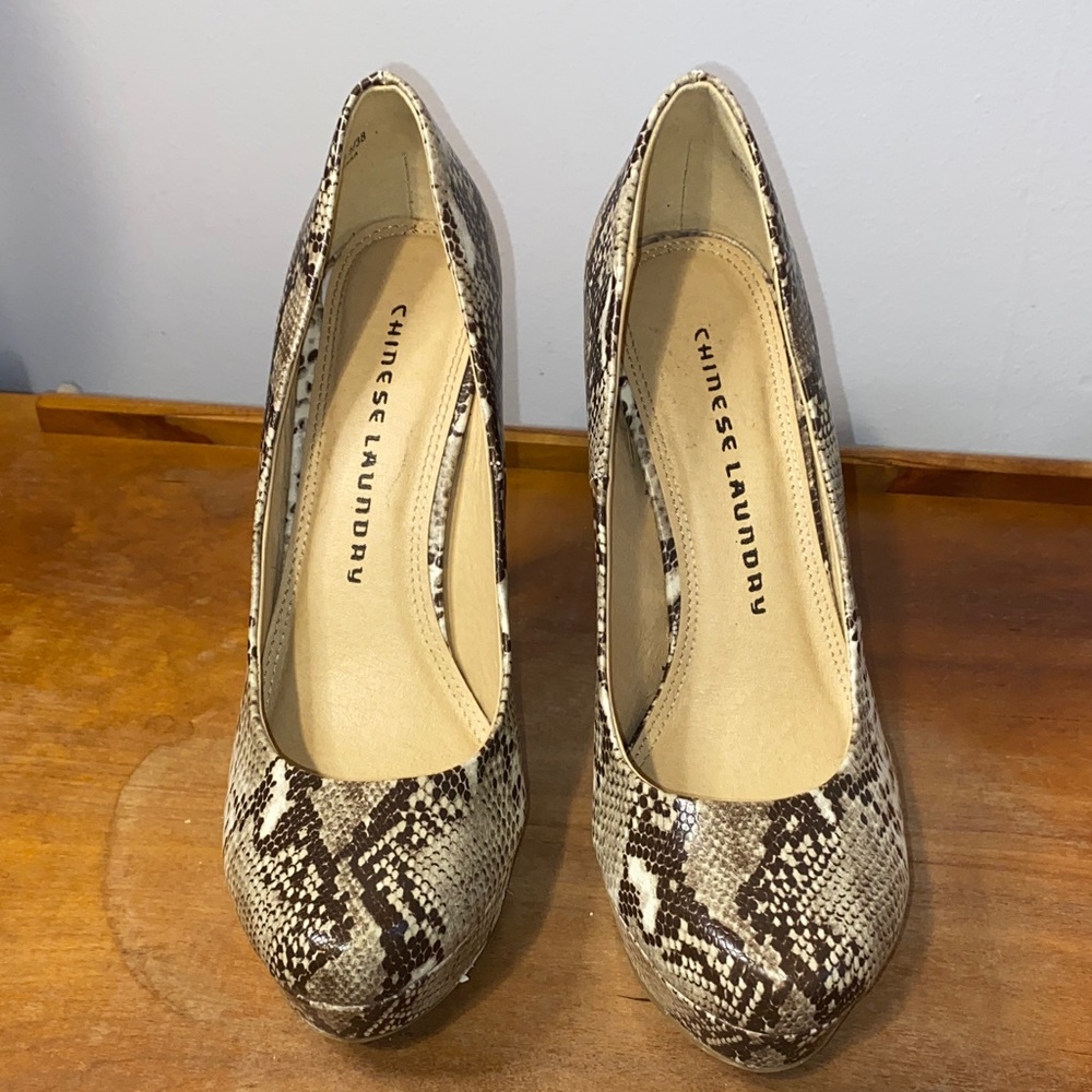 Chinese Laundry Wonder heels, sz. 7.5, snakeskin design